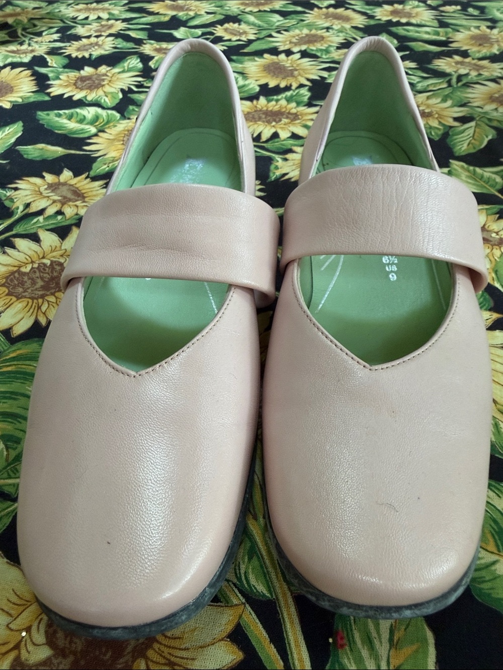 Memphisto pink  Slip-On Mary Jane style Flats for Women rubber sole 9m nwb